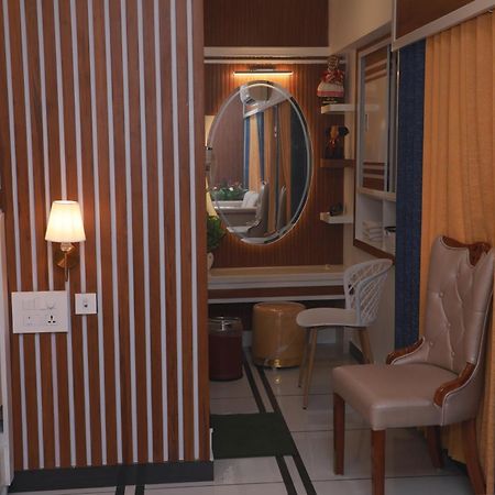 Excellency Airport Hotel Kochi Exterior foto