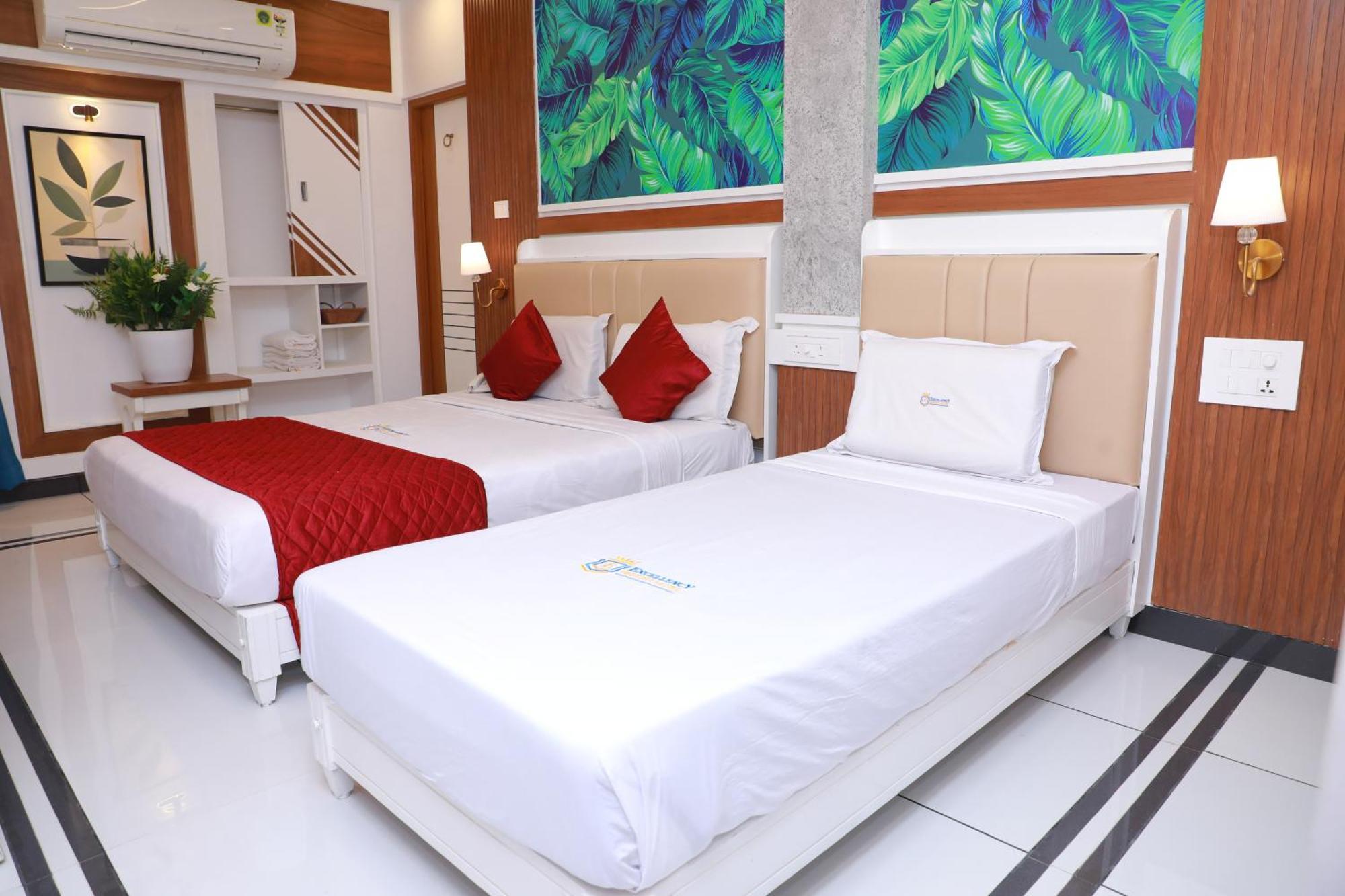 Excellency Airport Hotel Kochi Exterior foto